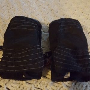 Seirus Innovation cold weather gloves.